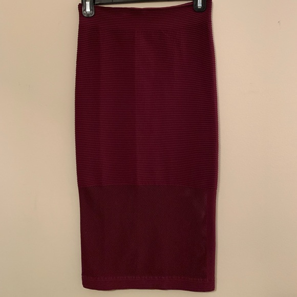 BCBGeneration Body Con Skirt w/Texture - Picture 2 of 2